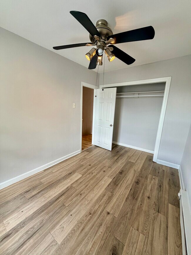 Building Photo - 6525 Saybrook Ave