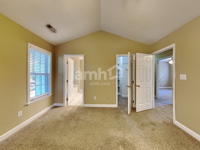 Building Photo - 1105 Stonewater Dr