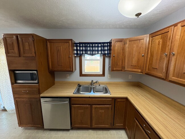 Building Photo - Spacious Single-Family Home with Fenced Backyard & Attached Garage