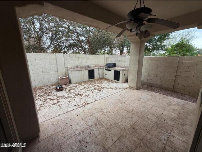 Building Photo - 421 W Wisteria Pl