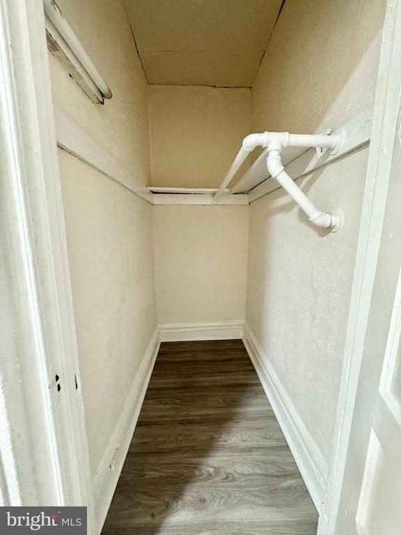 Building Photo - 5040 Walnut St