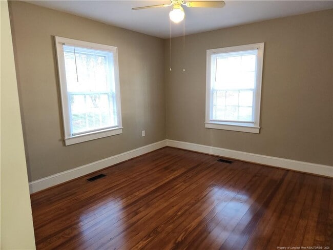 Building Photo - 225 Pinecrest Dr