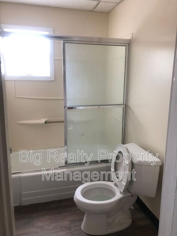 Building Photo - 70 N Main St