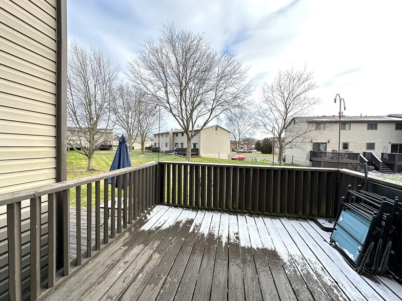 Building Photo - 362 Cameco Cir