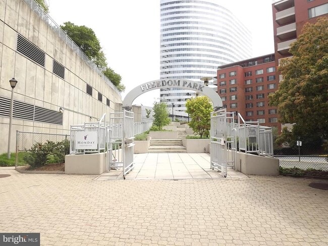 Building Photo - 1011 Arlington Blvd