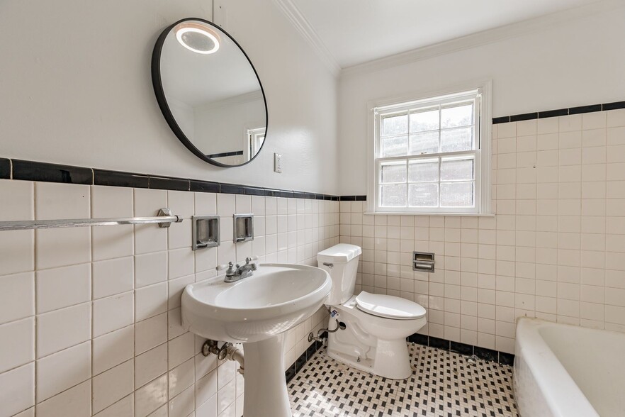 Building Photo - 2264 Red Mountain Terrace S