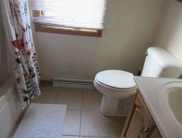 Bathroom - 805 W Harris St