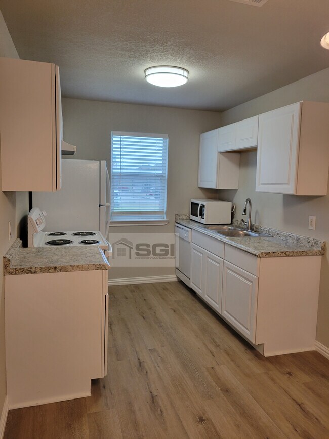 Building Photo - 3602 Mandy Dr