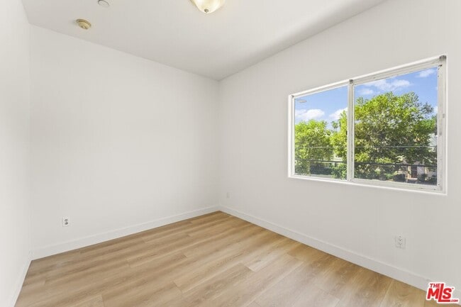 Building Photo - 12375 Osborne Pl