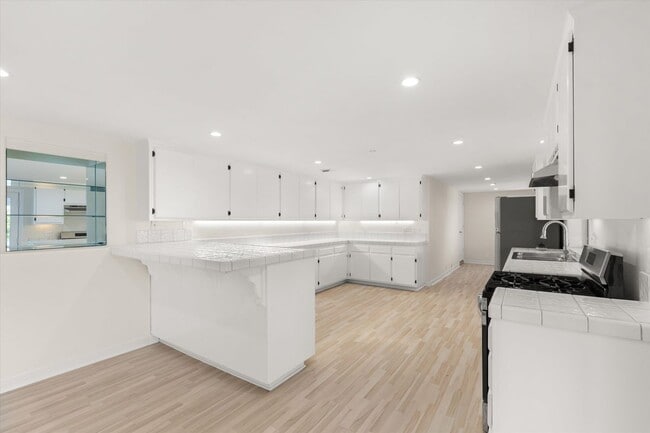 Building Photo - 4986 Puesta Del Sol