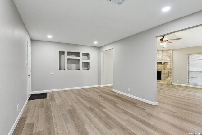 Building Photo - 11815 Broadwood St