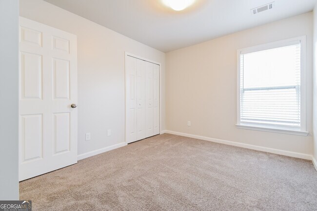 Building Photo - 8904 Crestview Cir