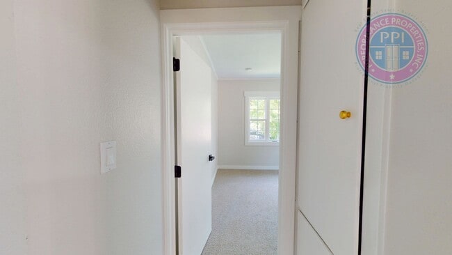 Building Photo - Portland's Sought After University Park!!!  Luxury Classic Ranch Style Home, Completely Renovated...