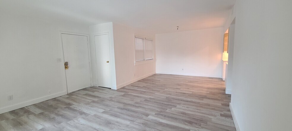 Building Photo - 6519 W Newberry Rd