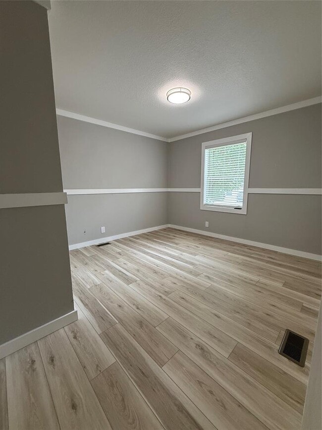 Building Photo - 409 Regina Dr