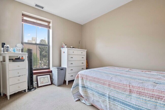 Building Photo - 14 Clarendon St