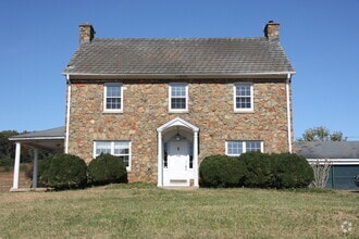 Building Photo - 1998 Hansens Mountain Rd