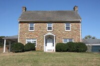 Building Photo - 1998 Hansens Mountain Rd
