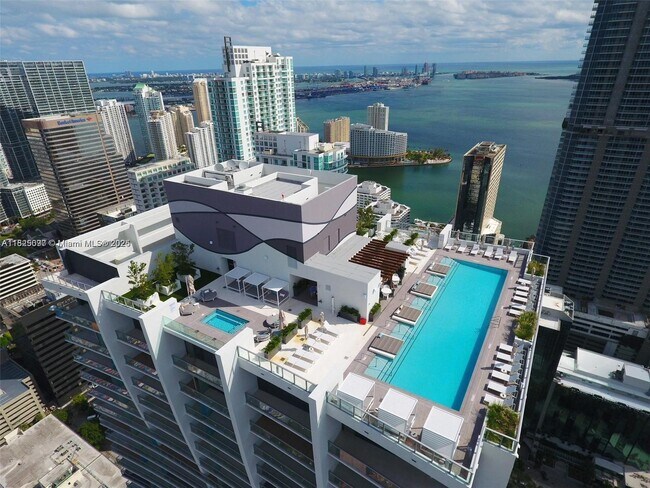 Building Photo - 1010 Brickell Ave