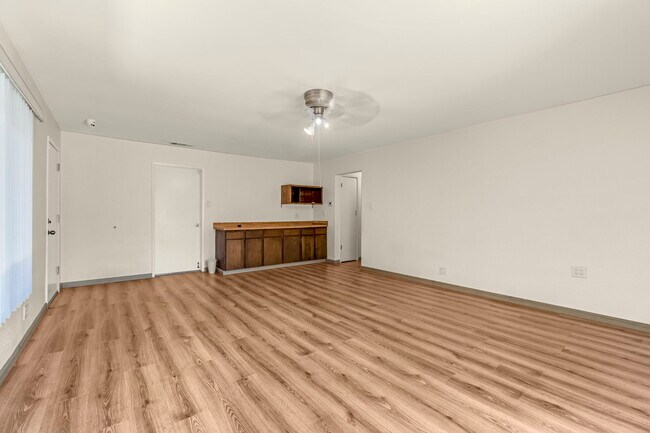 Building Photo - 5170 E Huntington Ave