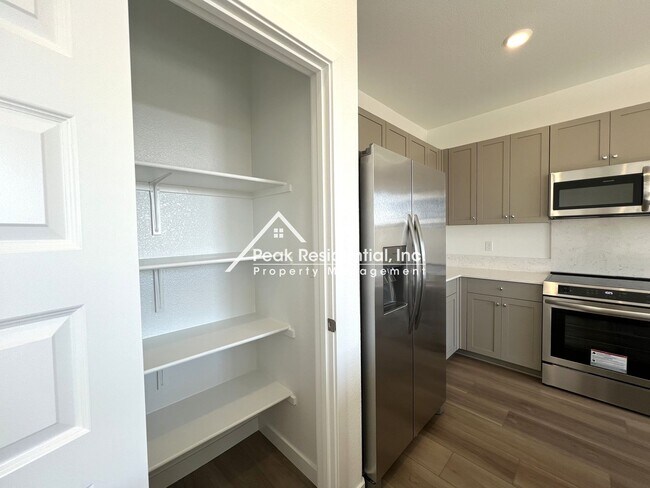 Building Photo - Brand New 4bd/2.5a Elk Grove Home-Must See!