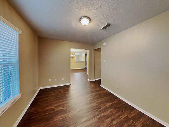 Building Photo - 29010 Ashbrook Ln