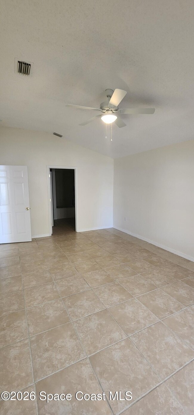 Building Photo - 1807 Edith St NE