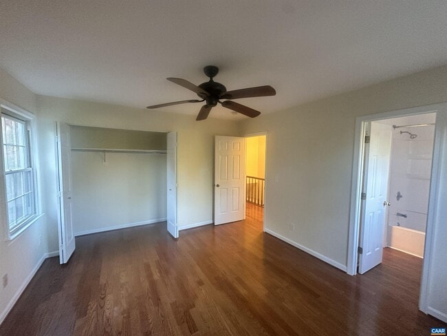 Building Photo - 933 Huntwood Ln