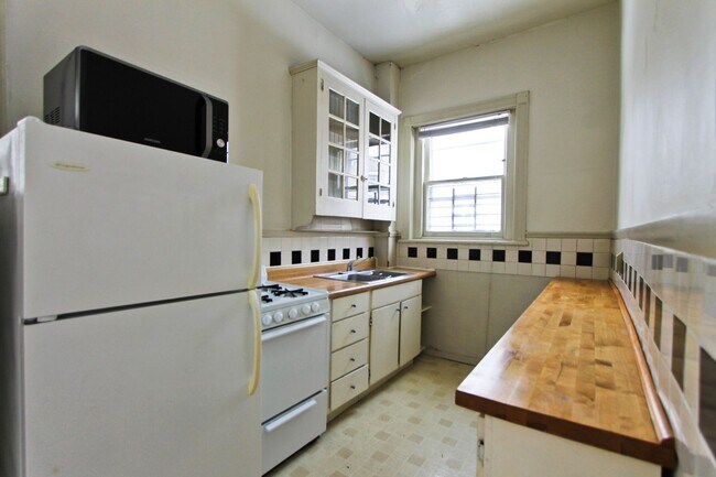 Building Photo - 6333 Greene St