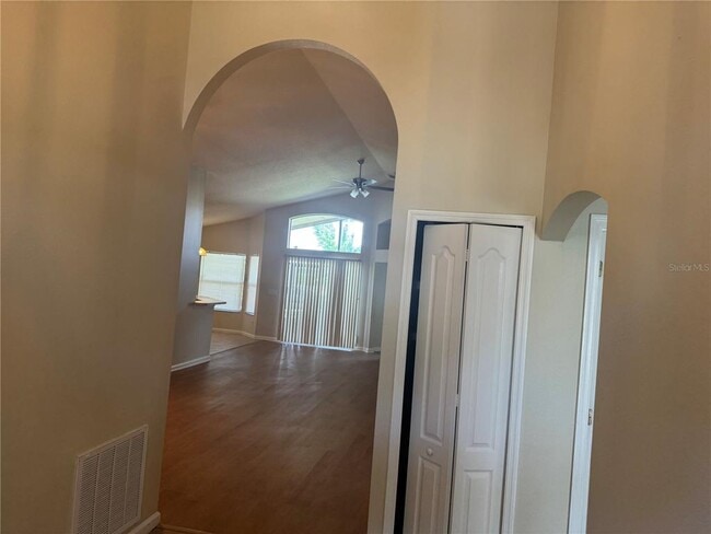 Building Photo - 15612 Markham Dr