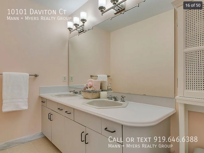 Building Photo - 10101 Daviton Ct