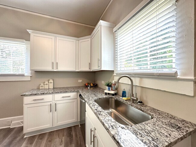 Building Photo - Beautifully Renovated 2 Bedroom 1 Bathroom...