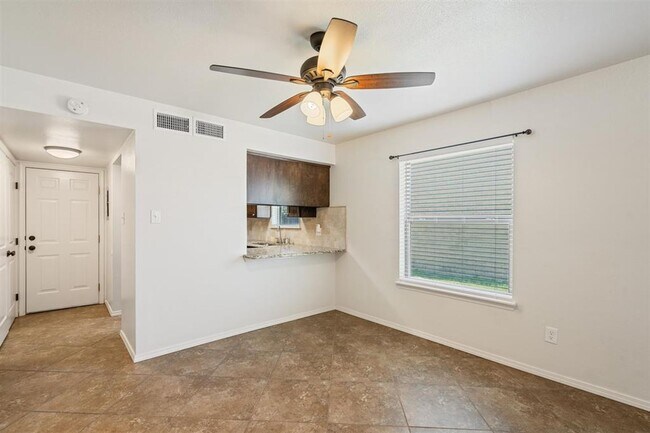 Building Photo - 111 Rhonda St