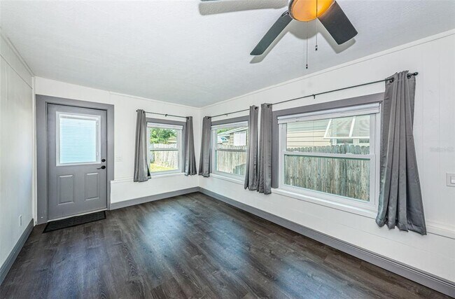 Building Photo - 618 40th Ave N