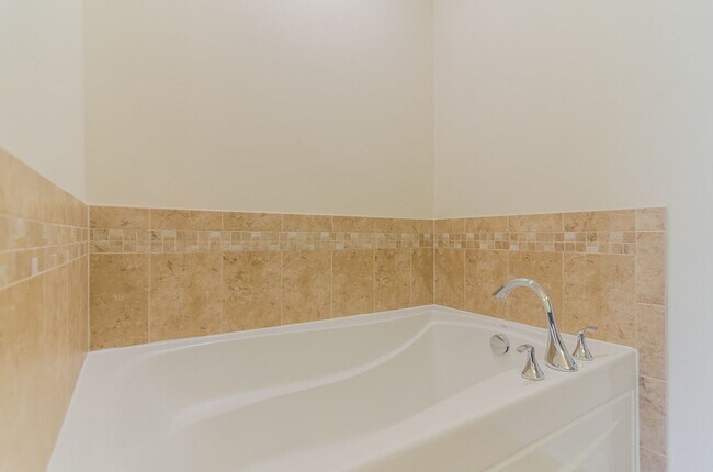 Building Photo - Beautiful and within walking distance to a...