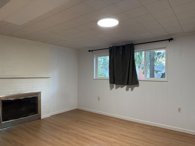 Building Photo - 18510 3rd Pl NW