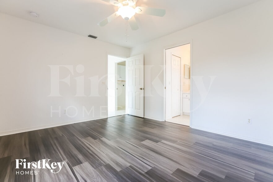 Building Photo - 11092 Vanessa Ave