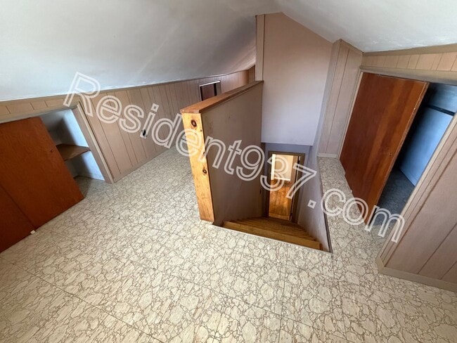 Building Photo - 3 Bed 1 Bath Home