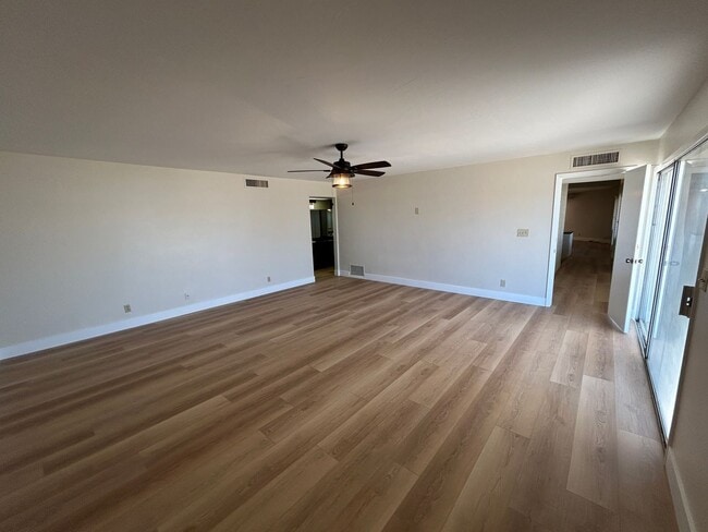 Building Photo - 985 E Campina Ln