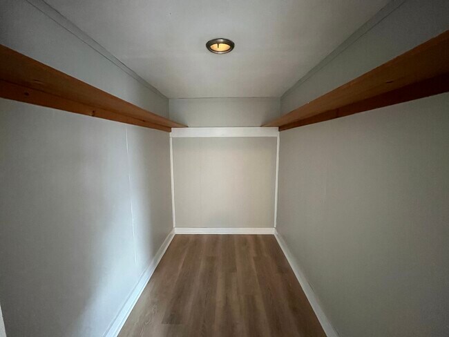 Building Photo - 262 Walnut St