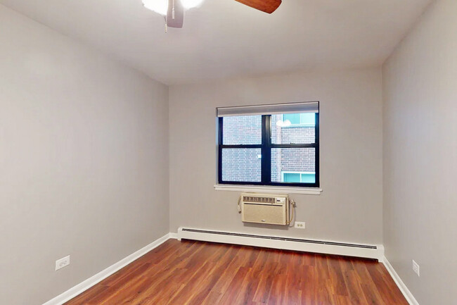 2 Bedroom - 516 Des Plaines Ave.