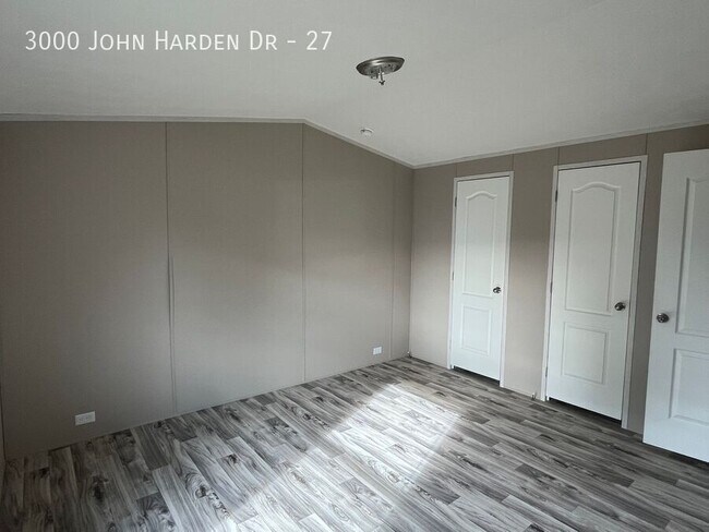 Building Photo - 3000 John Harden Dr
