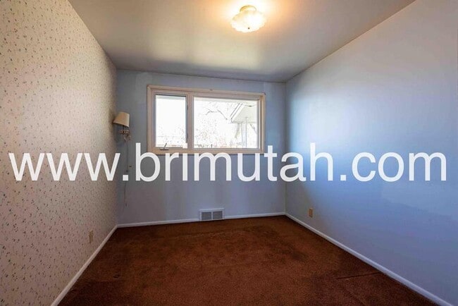 Building Photo - 2630 Lincoln Ln