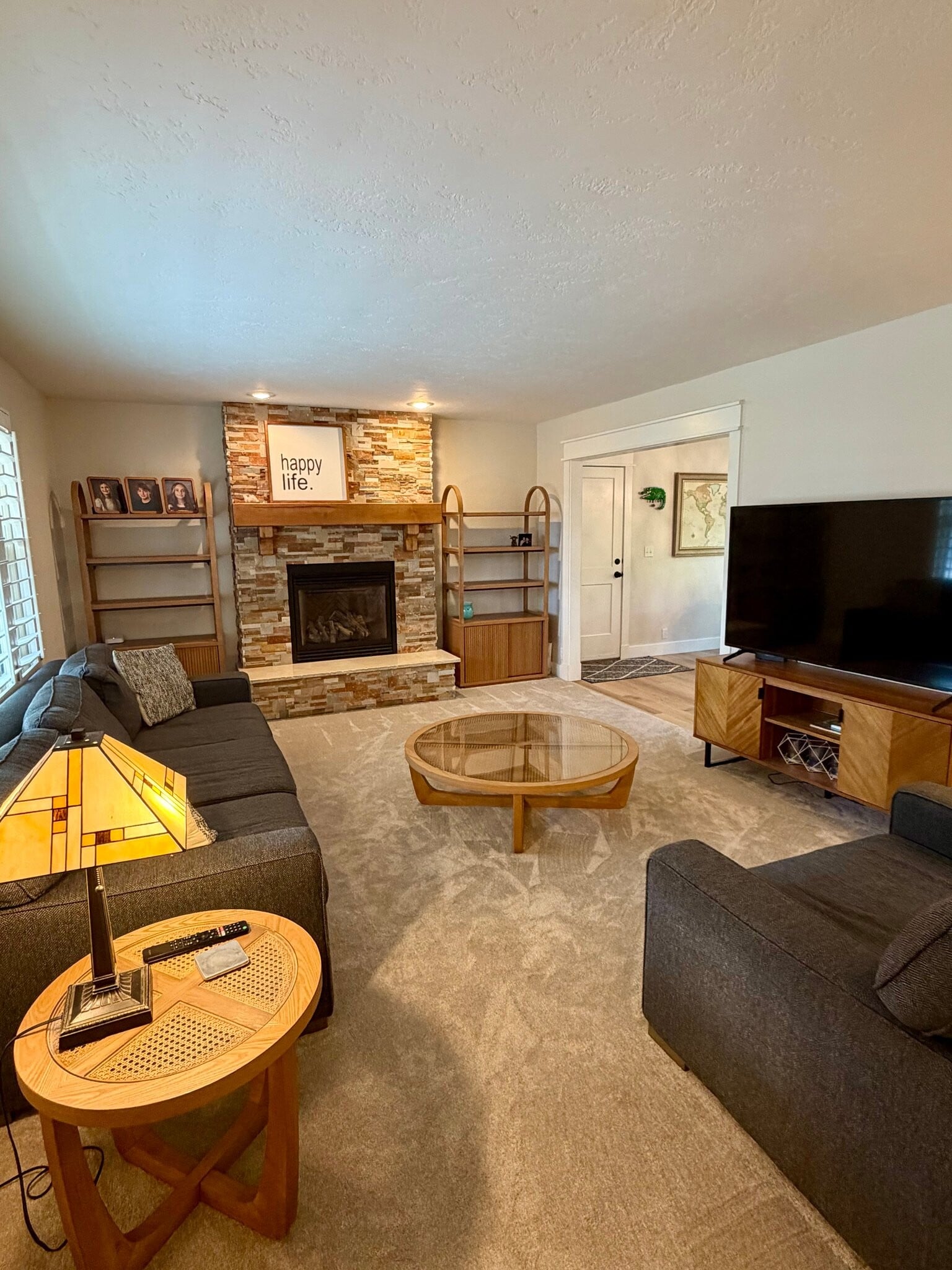 Building Photo - 688 Crestview Dr