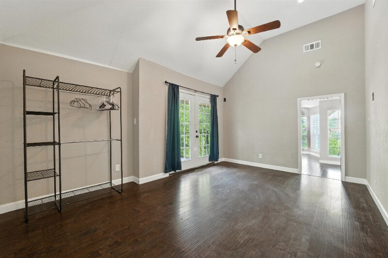 Building Photo - 9128 Cumberland Dr