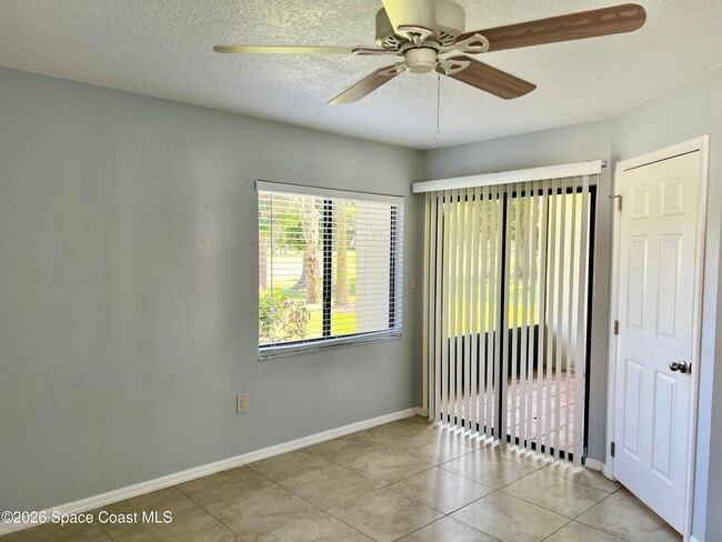 Building Photo - 1059 Country Club Dr
