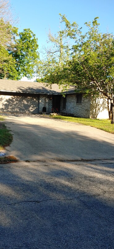 Building Photo - 1405 Ocotilla Dr
