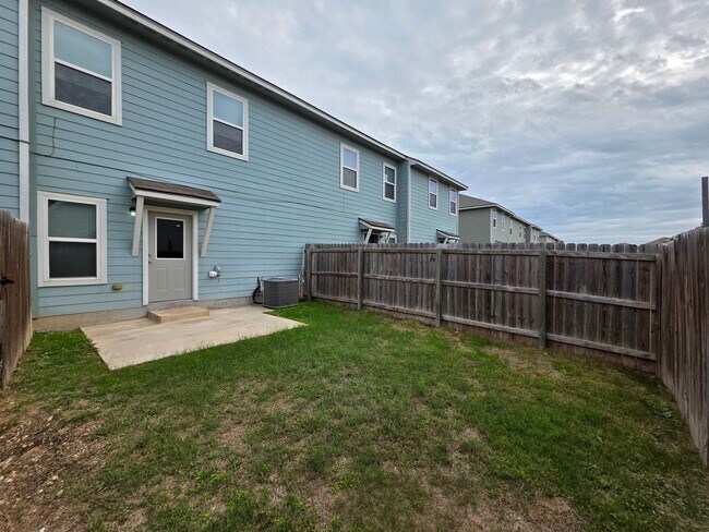 Building Photo - Town home for rent