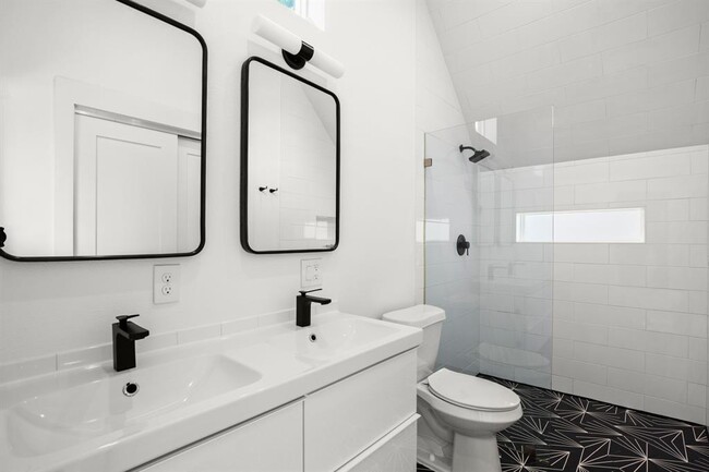 Building Photo - 4608 Santa Anna St