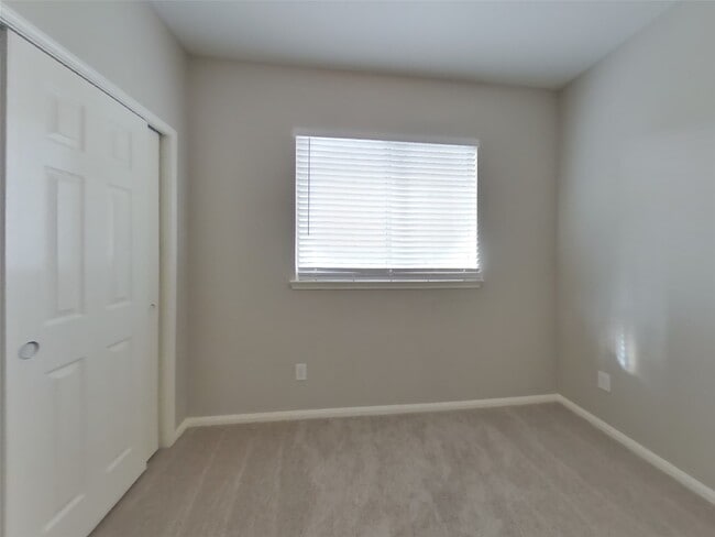 Building Photo - 3963 Mossy Spring Ln